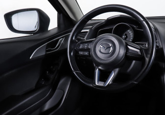 Подержанный автомобиль Mazda 3 Hatchback 2016 года (14 фото)