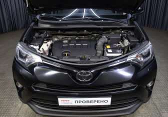 Подержанный автомобиль Toyota RAV4 2015 года (9 фото)