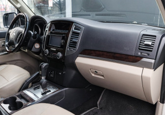 Подержанный автомобиль Mitsubishi Pajero 2019 года (7 фото)