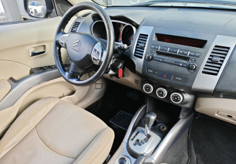 Подержанный автомобиль Citroen C-Crosser 2008 года (10 фото)