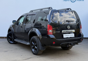 Подержанный автомобиль Nissan Pathfinder 2012 года (7 фото)
