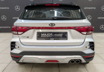 Подержанный автомобиль Kia Rio Hatchback 2021 года (6 фото)