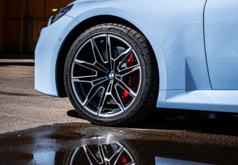 Подержанный автомобиль BMW M2 2023 года (15 фото)