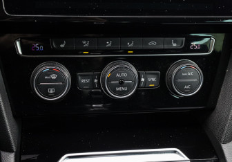 Подержанный автомобиль Volkswagen Passat Sedan 2019 года (20 фото)