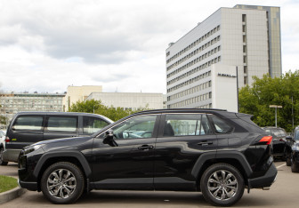 Новый Toyota RAV4 2025 (6 фото)