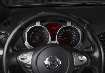 Подержанный автомобиль Nissan Juke 2013 года (16 фото)