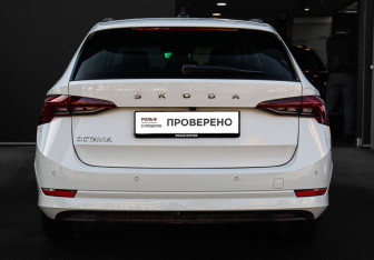 Подержанный автомобиль Skoda Octavia Wagon 2021 года (5 фото)