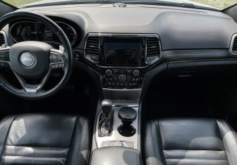 Подержанный автомобиль Jeep Grand Cherokee 2021 года (12 фото)