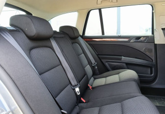 Подержанный автомобиль Skoda Superb Wagon 2012 года (21 фото)