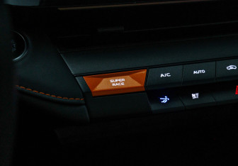 Подержанный автомобиль Changan UNI-V 2023 года (23 фото)