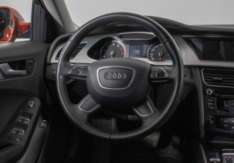 Подержанный автомобиль Audi A4 Sedan 2013 года (15 фото)