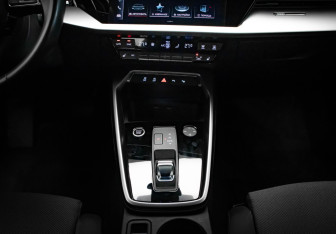 Подержанный автомобиль Audi A3 Hatchback 2021 года (20 фото)