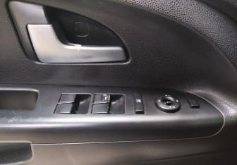 Подержанный автомобиль Kia Venga 2011 года (19 фото)