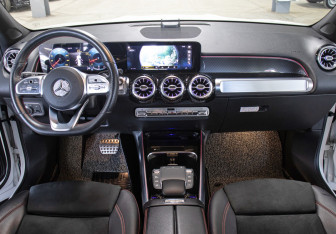 Подержанный автомобиль Mercedes-Benz GLB 2020 года (14 фото)