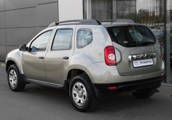 Подержанный автомобиль Renault Duster 2012 года (6 фото)