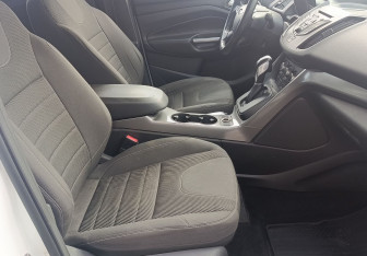 Подержанный автомобиль Ford Kuga 2015 года (9 фото)