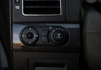 Подержанный автомобиль Chevrolet Captiva 2014 года (16 фото)
