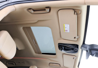 Подержанный автомобиль Voyah Dream 2023 года (21 фото)