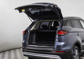 Подержанный автомобиль Geely Atlas Pro 2021 года (17 фото)