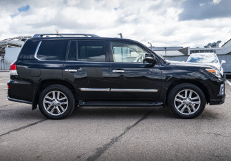 Подержанный автомобиль Lexus LX 2012 года (4 фото)