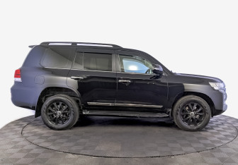 Подержанный автомобиль Toyota Land Cruiser Suv 2019 года (4 фото)
