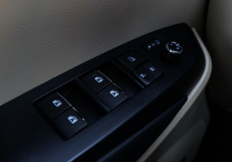 Подержанный автомобиль Toyota Highlander 2014 года (16 фото)