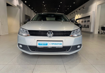 Подержанный автомобиль Volkswagen Jetta Sedan 2014 года (2 фото)