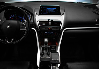 Подержанный автомобиль Mitsubishi Eclipse Cross 2018 года (18 фото)