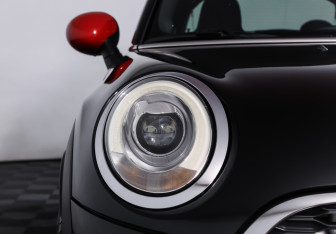 Подержанный автомобиль MINI Hatch 2016 года (26 фото)