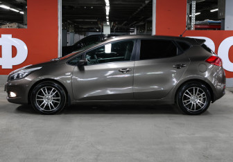 Подержанный автомобиль Kia Ceed Hatchback 2015 года (8 фото)