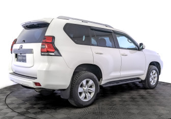 Подержанный автомобиль Toyota Land Cruiser Prado 2021 года (5 фото)