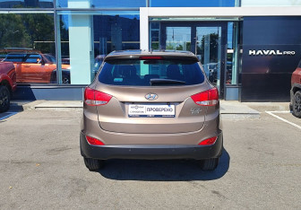 Подержанный автомобиль Hyundai ix35 2015 года (6 фото)