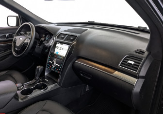 Подержанный автомобиль Ford Explorer 2019 года (13 фото)