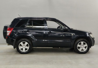 Подержанный автомобиль Suzuki Grand Vitara 2008 года (4 фото)