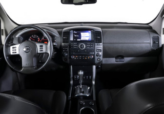 Подержанный автомобиль Nissan Pathfinder 2011 года (15 фото)