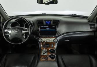 Подержанный автомобиль Toyota Highlander 2011 года (13 фото)