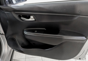 Подержанный автомобиль Kia Rio Hatchback 2021 года (23 фото)