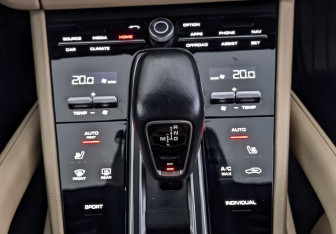 Подержанный автомобиль Porsche Cayenne 2019 года (21 фото)