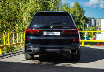 Подержанный автомобиль BMW X7 2020 года (5 фото)