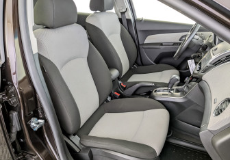 Подержанный автомобиль Chevrolet Cruze Hatchback 2015 года (23 фото)