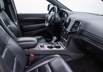 Подержанный автомобиль Jeep Grand Cherokee 2020 года (9 фото)