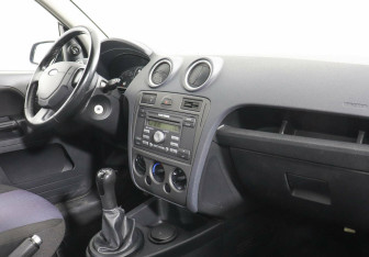 Подержанный автомобиль Ford Fusion 2008 года (5 фото)