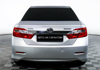 Подержанный автомобиль Toyota Camry Sedan 2013 года (6 фото)