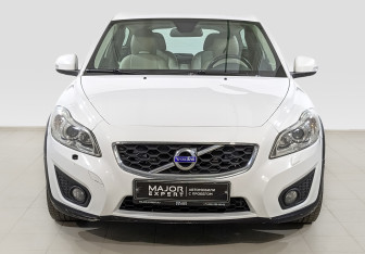 Подержанный автомобиль Volvo C30 2011 года (2 фото)