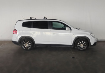 Подержанный автомобиль Chevrolet Orlando 2012 года (8 фото)