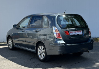 Подержанный автомобиль Suzuki Liana Wagon 2007 года (7 фото)