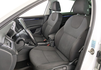 Подержанный автомобиль Skoda Octavia Liftback 2019 года (20 фото)