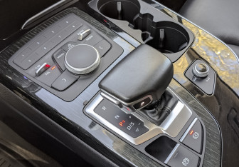 Подержанный автомобиль Audi Q7 2016 года (27 фото)