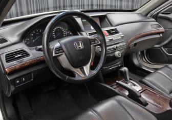 Подержанный автомобиль Honda Crosstour 2011 года (16 фото)