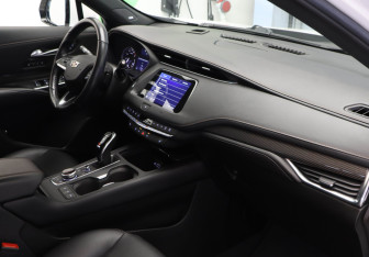 Подержанный автомобиль Cadillac XT4 2021 года (23 фото)